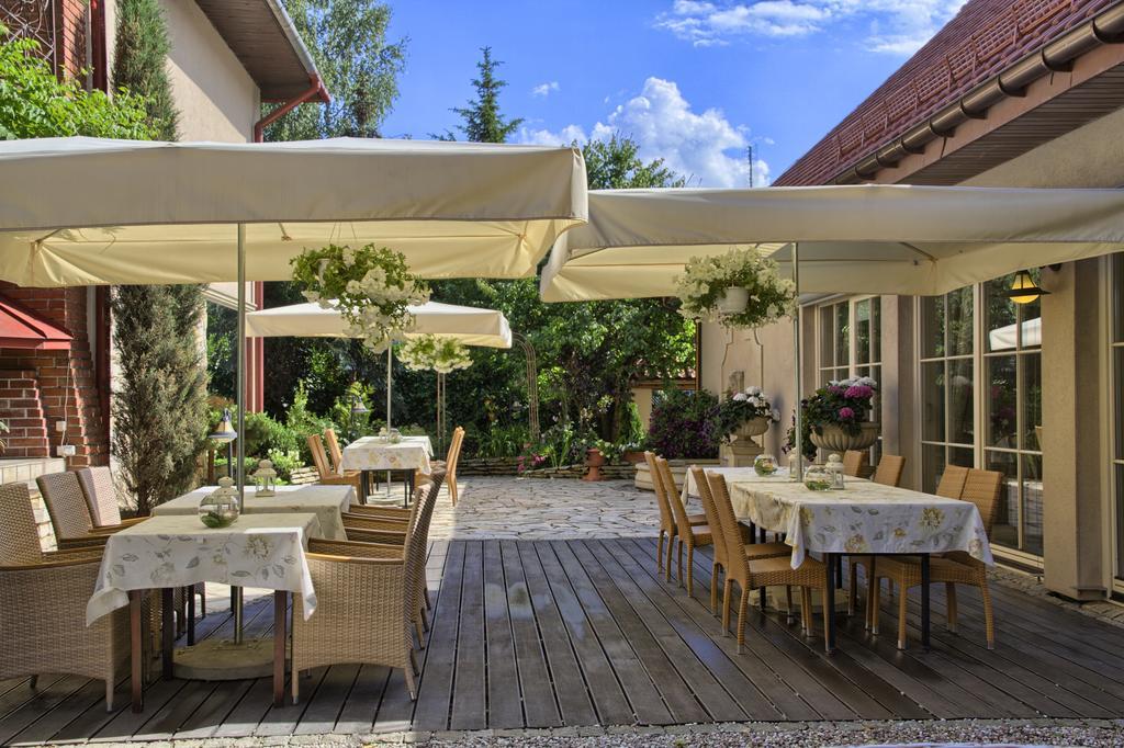 Villa Estera - Hotel & Restauracja Michałowice Exterior foto
