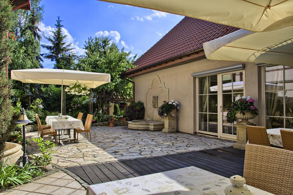 Villa Estera - Hotel & Restauracja Michałowice Exterior foto