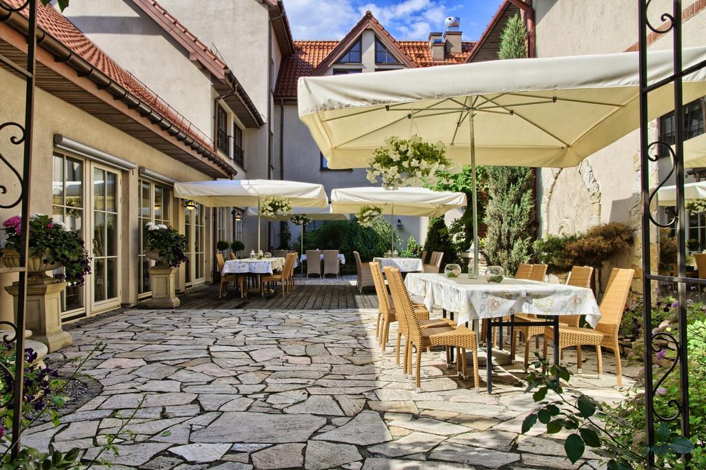 Villa Estera - Hotel & Restauracja Michałowice Exterior foto